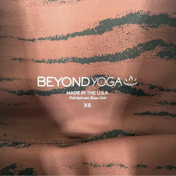 New Beyond Yoga Women's High Waisted Midi Legging Rosewood Brown Jacquard Sz Xs - Picture 3 of 7
